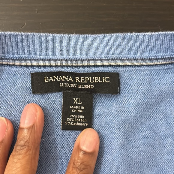 Banana Republic Long Sleeved V-Neck Sweater Men’s Blue Size XL Silk Cashmere - Picture 3 of 9